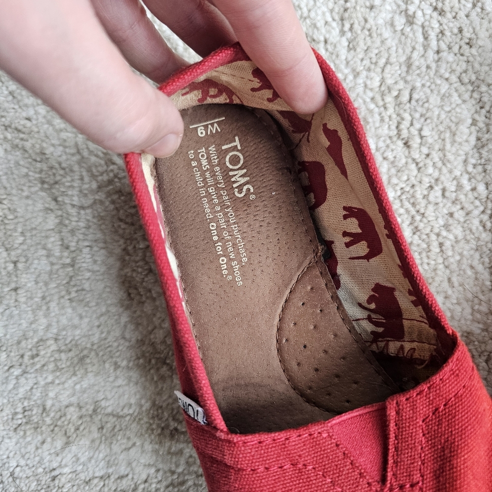Toms - Picture 3 of 4